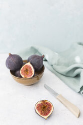 Sliced and whole fresh figs, kitchen knife and cloth - JUNF01218