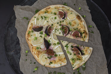 Homemade Tarte Flambee with figs, spring onions and goat cheese - JUNF01228