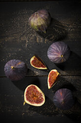 Figs on dark wood - MAEF12727