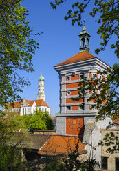 Deutschland, Augsburg, Basilika von SS. Ulrich und Afra und Rotes Tor - SIEF07994