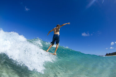 Lucas Dirske beim Bodysurfen auf der Pupukea Sandbar an der Nordküste von Oahu - AURF03355