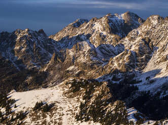 Mount Powell, der höchste Gipfel der Gore Range, bei Sonnenuntergang im White River National Forest, Colorado. - AURF03464