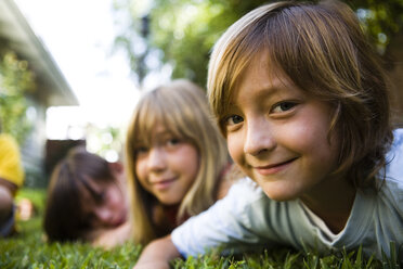 Porträt von zwei jungen Kindern. - AURF03465