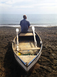 Spain, Canaray Islands, Fuerteventura, man in fishing boat on the beach - WWF04416