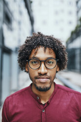 Portrait of a young man wearing glasses - ZEDF01530