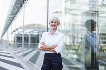 Portrait of happy senior businesswoman outside - DIGF05032