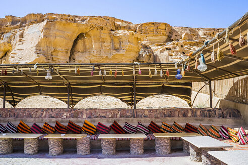 Sitzecke im Bait Ali Camp, Wadi Rum, Aqaba, Jordanien - AURF03983