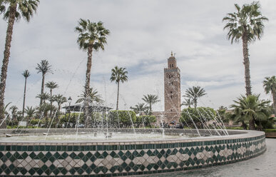 Springbrunnen in der Nähe der Koutoubia-Moschee in Marrakesch, Marokko - AURF03994