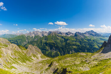 Deutschland, Bayern, Allgäu, Allgäuer Alpen, Panoramablick auf den Allgäuer Hauptkamm vom Krumbacher Höhenweg - WGF01237