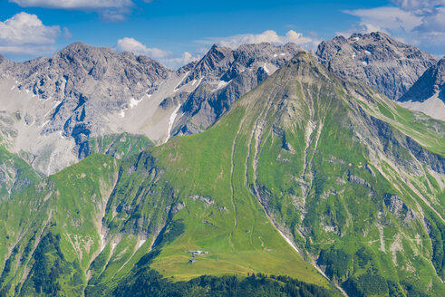 Deutschland, Bayern, Allgäu, Allgäuer Alpen, Panoramablick auf den Allgäuer Hauptkamm vom Krumbacher Höhenweg - WGF01240