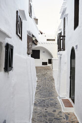 Spain, Menorca, Binibequer, view at alley - IGGF00577