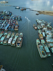 Indonesien, Bali, Hafen, Luftaufnahme von alten Schiffen - KNTF01250