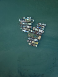 Indonesien, Bali, Luftaufnahme von alten Booten - KNTF01253