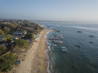 Indonesien, Bali, Luftaufnahme des Strandes von Sanur - KNTF01267