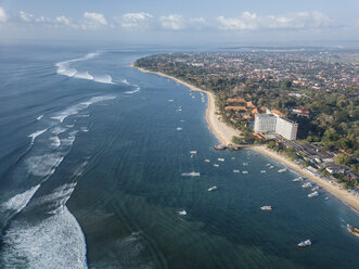 Indonesien, Bali, Luftaufnahme des Strandes von Sanur - KNTF01269