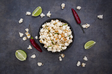 Bowl with popcorn flavoured with chili and lime - LVF07434