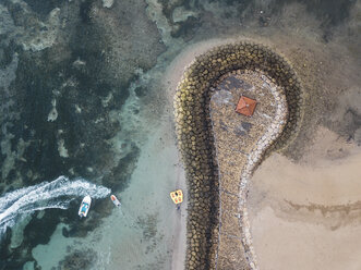 Indonesien, Bali, Luftaufnahme von Nusa Dua Strand, Pier von oben - KNTF01288