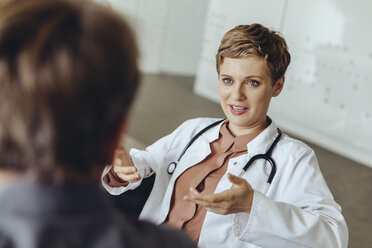 Female doctor talking to patient in practice - MFF04499