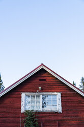 Finnland, Nahaufnahme eines typisch finnischen Holzhauses - KKAF01733