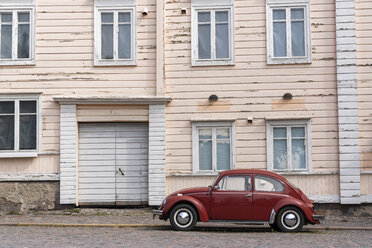 Finland, Porvoo, Red vintage car in front of house facade - KKAF01740