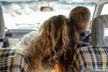 Romantic couple doing road trip - VPIF00598