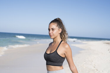 Spain, Canary Islands, Fuerteventura, young female athlete on the beach - PACF00125