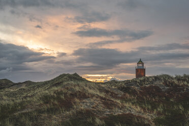 Germany, Schleswig-Holstein, Sylt, Kampen, cross light in dunes at sunset - KEBF00926