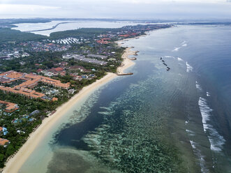 Indonesien, Bali, Luftaufnahme von Nusa Dua Strand - KNTF01339