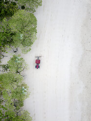 Indonesien, Bali, Luftaufnahme des Strandes von Nusa Dua, - KNTF01359