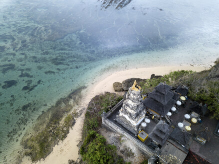 Indonesien, Bali, Luftaufnahme von Nusa Dua Strand, Tempel - KNTF01365