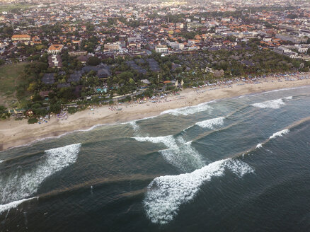 Indonesien, Bali, Luftaufnahme von Padma Beach - KNTF01381