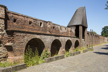 Deutschland, Duisburg, Ansicht der historischen Stadtmauer - WIF03597