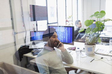 Indian computer programmer in turban talking on smart phone in office - CAIF21929