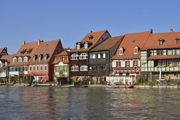 Deutschland, Bamberg, Ansicht von Klein-Venedig mit Regnitz im Vordergrund - RUEF01937