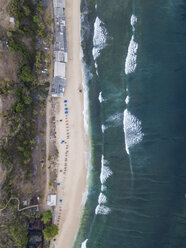 Indonesien, Bali, Luftaufnahme von Balangan Strand - KNTF01401