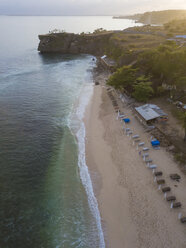 Indonesien, Bali, Luftaufnahme von Balangan Strand - KNTF01411