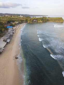 Indonesien, Bali, Luftaufnahme von Balangan Strand - KNTF01412