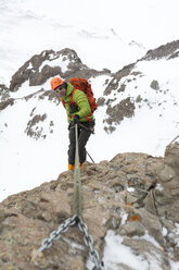 Ein Mann besteigt den Lizard Head Peak, Telluride, Colorado. - AURF04047