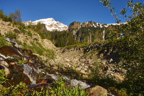 Ein Blick auf den Mount Hood vom Timberline Trail aus - AURF04537