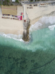 Indonesien, Bali, Luftaufnahme von Pandawa Strand, Steg - KNTF01427