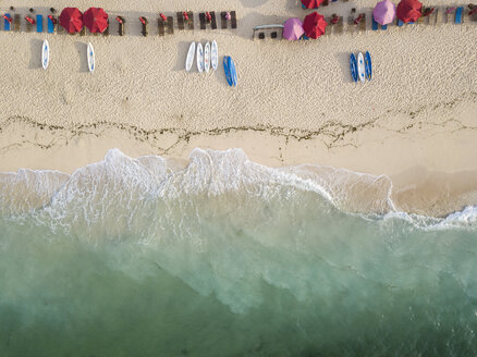 Indonesien, Bali, Luftaufnahme des Pandawa-Strandes - KNTF01429