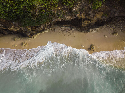 Indonesien, Bali, Luftaufnahme des Pandawa-Strandes - KNTF01437