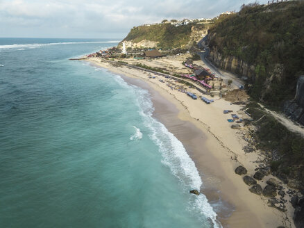 Indonesien, Bali, Luftaufnahme des Pandawa-Strandes - KNTF01439