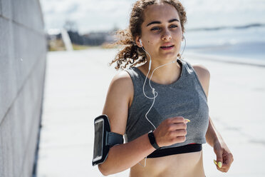 Portrait of young athletic woman running - VPIF00809