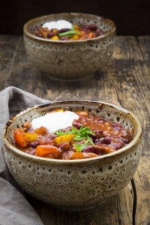 Chili con Carne mit Koriander und saurer Sahne - LVF07443