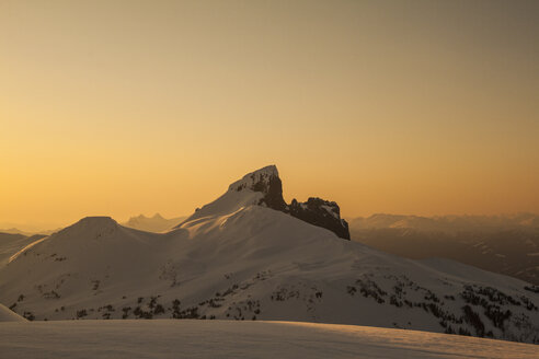 Berge im Schnee bei malerischem Sonnenuntergang - AURF04739