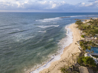 Indonesien, Bali, Nusa Dua, Luftaufnahme des Nikko-Strandes - KNTF01469