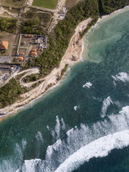 Indonesien, Bali, Luftaufnahme der Tempelanlage am Payung Strand - KNTF01483