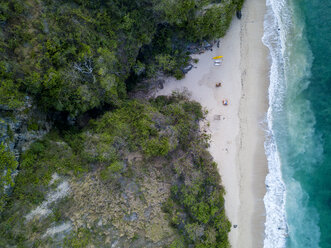 Indonesien, Bali, Luftaufnahme von Payung Strand - KNTF01493