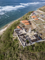 Indonesien, Bali, Luftaufnahme der Tempelanlage am Payung Strand - KNTF01494